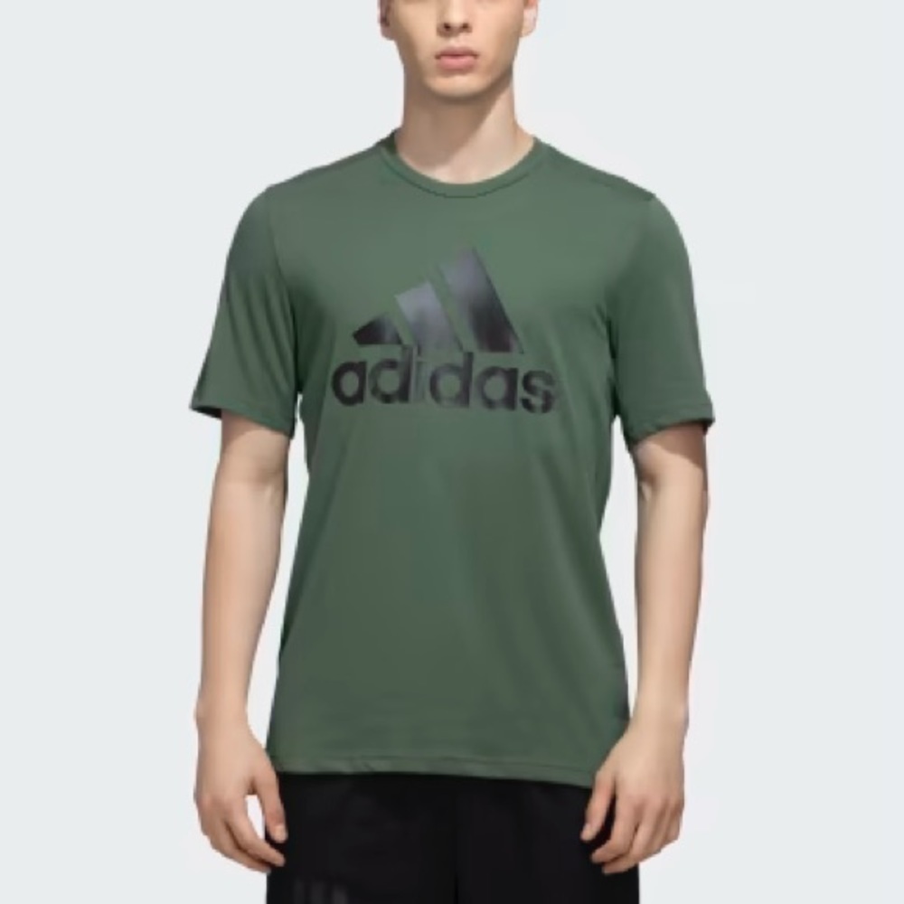 Men’s Adidas The Go To Performance Khaki Green T-Shirt Size Medium!